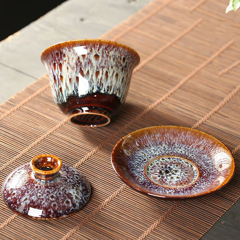 A single ceramic cover bowl has been changed into a three-way cover bowl, and a brushed tea cup has been made. Service tea