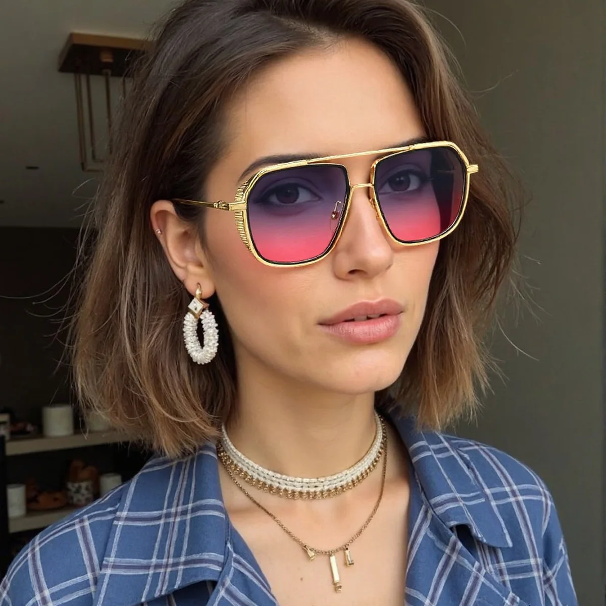 Chic Full Frame Square Sunglasses for Women with Metal Hinges and PC Lenses