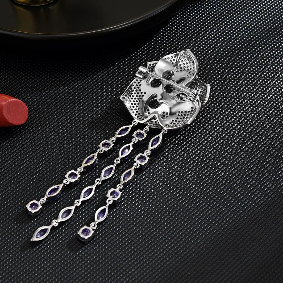 Spring New Retro Elegant Long Tassel Camellia Woman Brooches Luxury Cubic Zirconia Temperament Corsage Dress Accessories Pin