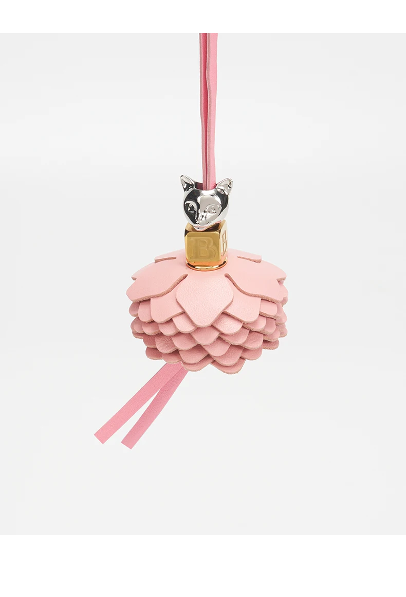 Portable stylish cat-shaped charm