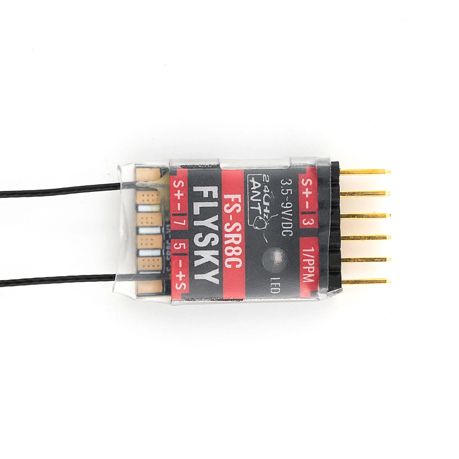 Récepteur FS-SR8C ANT 8 canaux PWM posé sur une surface, avec détails des ports et du câblage.