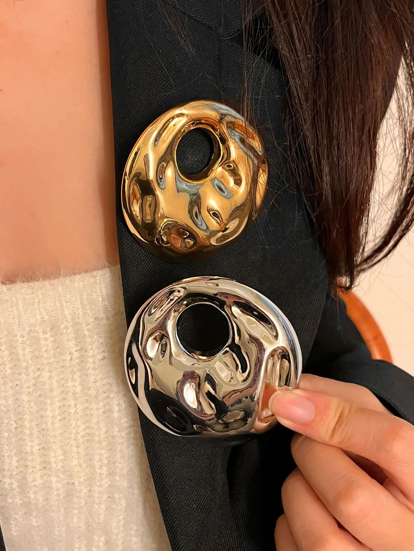 Vintage Exaggerate Women's Brooch Unique Irregular Folds Geometric Metal Brooch Suit Decoration Pin Accessories Gift