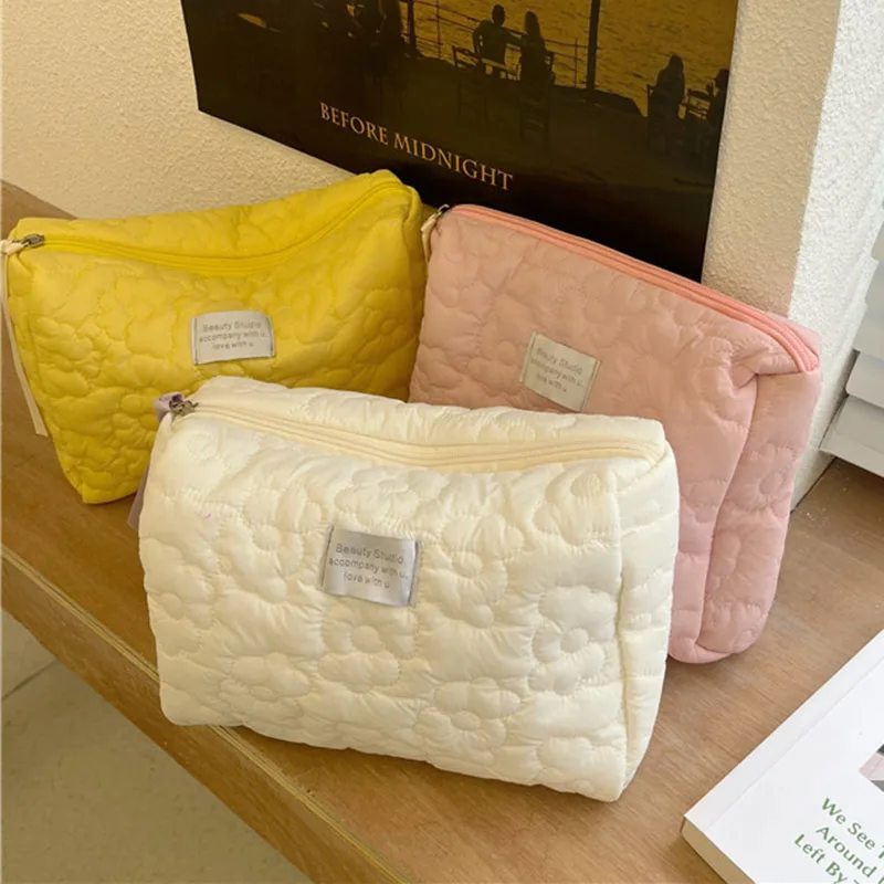 

2023 Flower Pattern Women Makeup Bag Household Storage Bag Quilted Cotton Soft Makeup Case Pouch Zipper Large Travel Wash Pouch