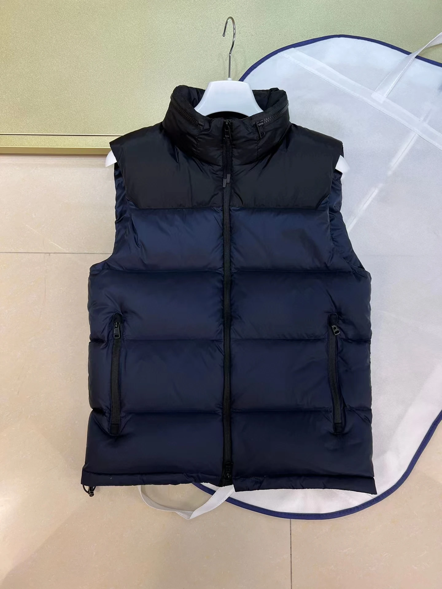 

165 New outdoor men's white goose down feather vest