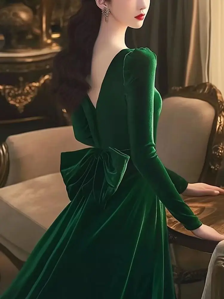 فستان أنيق عالي الجودة لخريف وشتاء 2025 للسيدات، تنورة طويلة بتصميم فيونكة مخملية ذهبية جميلة