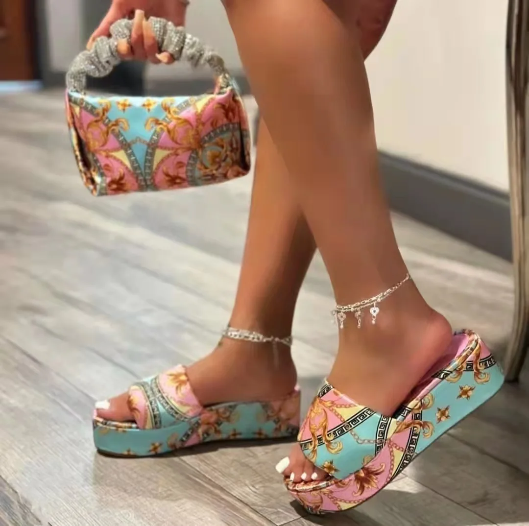 

2023 New Thick Sole Slippers Women Ethnic Style Fashion Colorful Silk Drag Sandals Casual Large Beach Slides Flip Flop Shoes