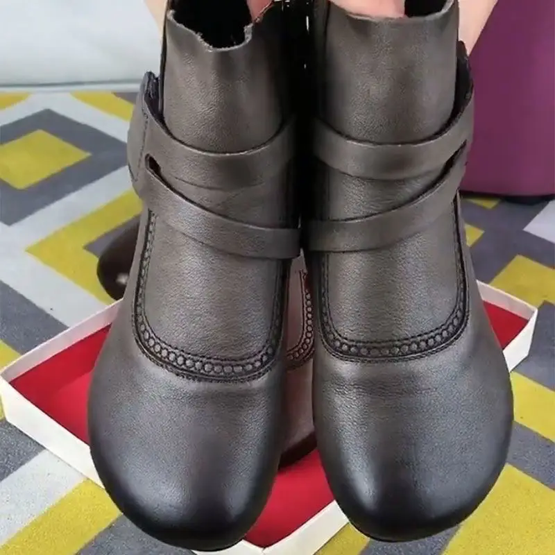 Retro-Stiefeletten mit seitlichem Reißverschluss für Damen, braune Pelzschuhe, Designer-Mutter-Winterstiefeletten, pelzige Knöchelstiefel – Detail 8