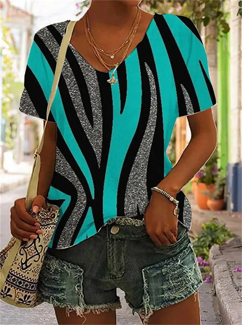 Women’s oversized geometric print T-shirt in light luxury casual style, summer fashion clothing