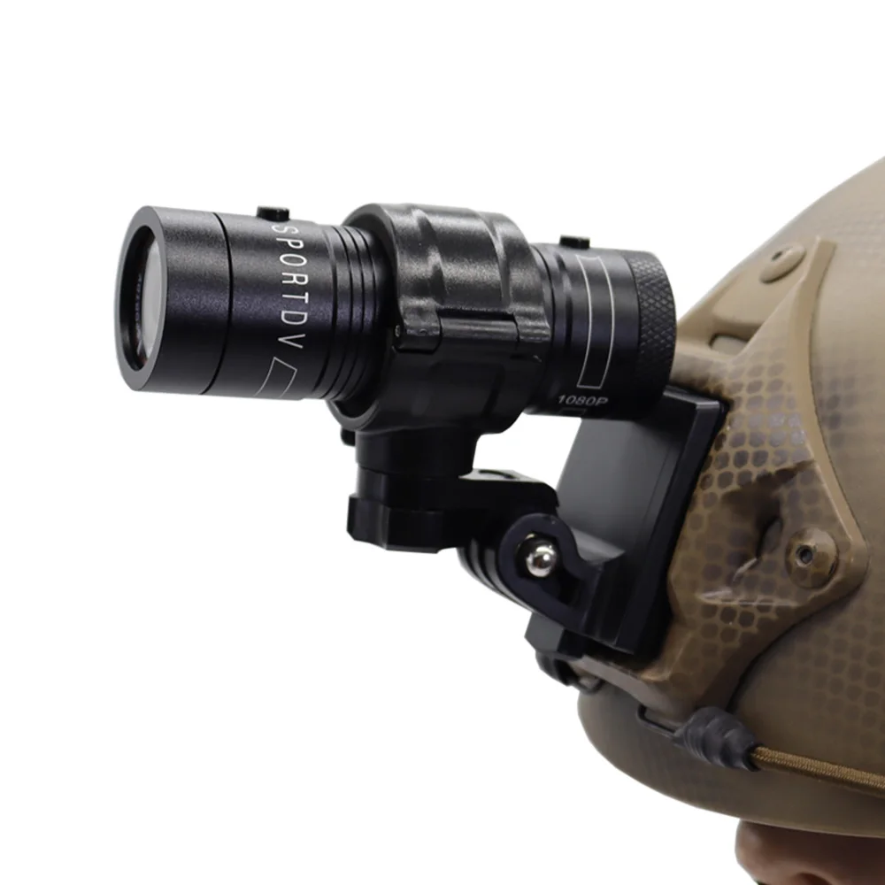 Détail du boîtier robuste de la caméra casque tactique 1080P HD, conçue pour résister aux conditions extrêmes.