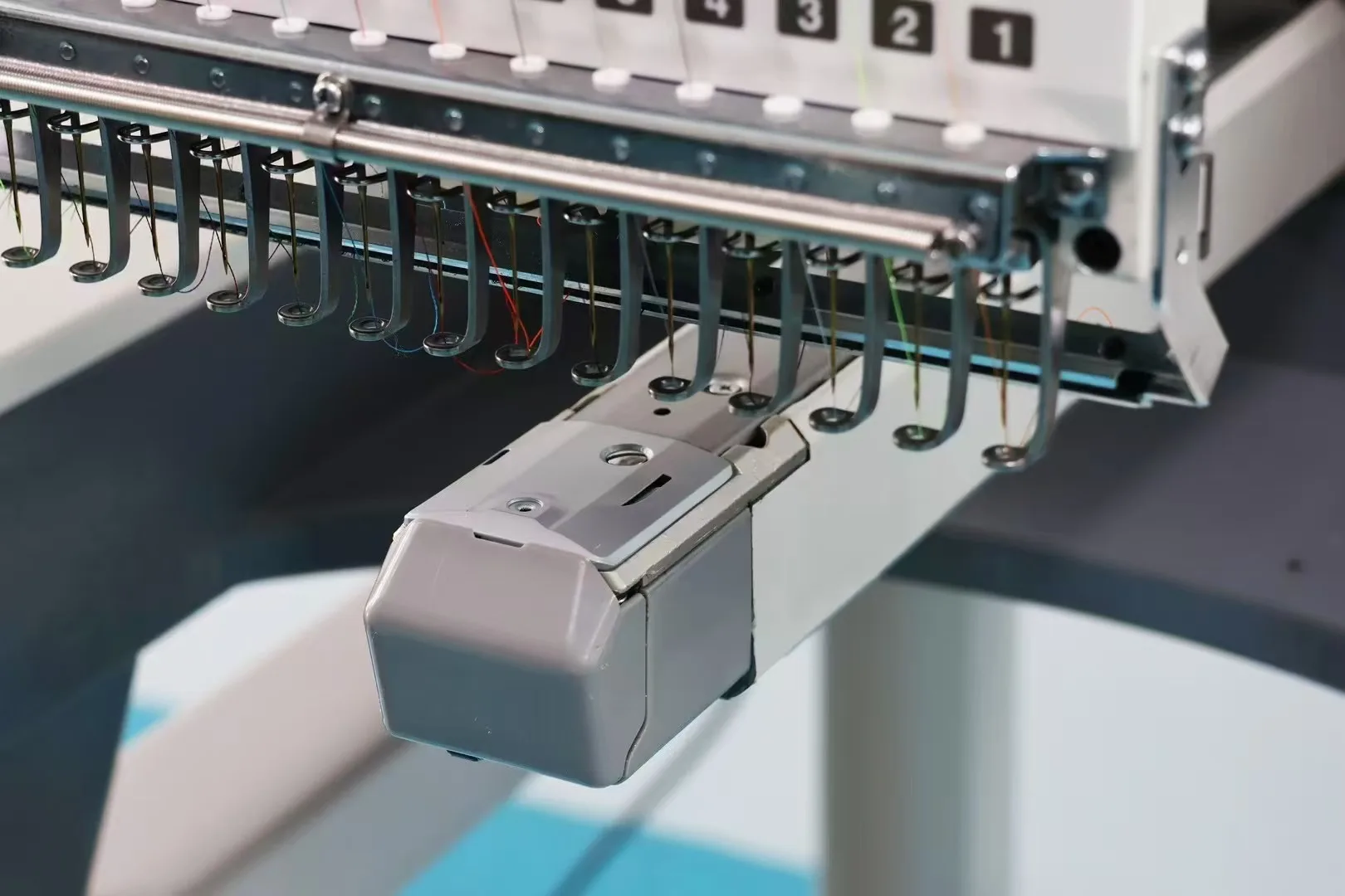 High Quality Single Head Industrial Embroidery Machine 12-15 Needles Computerized With New Motor And Engine For Home Use 4
