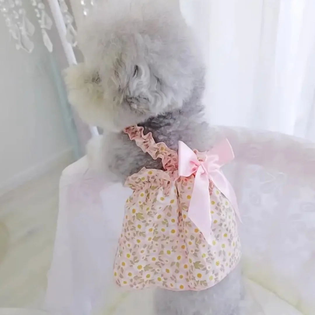 New pet small wrinkled chrysanthemum shoulder strap skirt pure cotton princess skirt pet clothes elastic dog lady