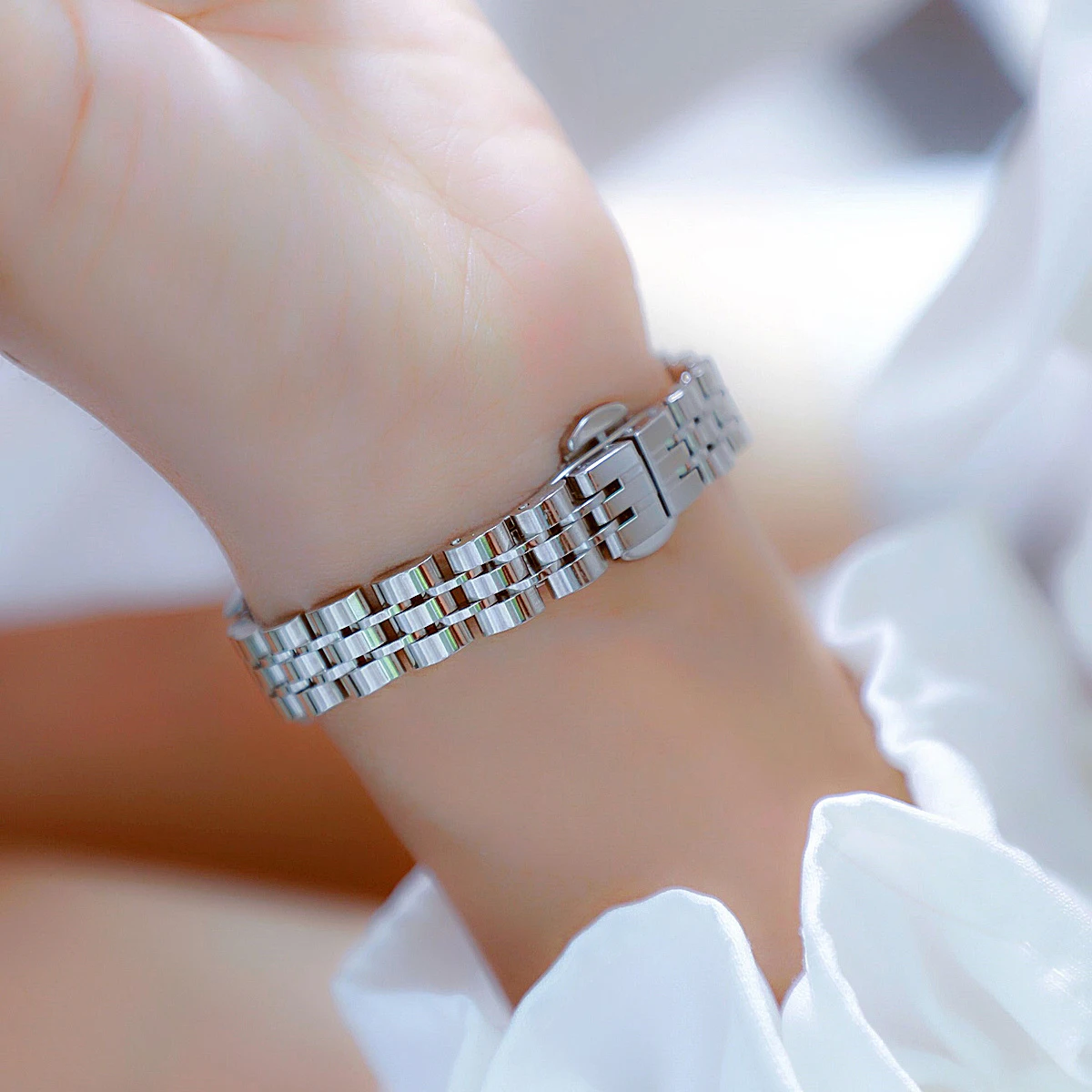 OLEVS 6898 Women’s Quartz Watch – Elegant Square Dial, Waterproof, Leather Strap - Image 5