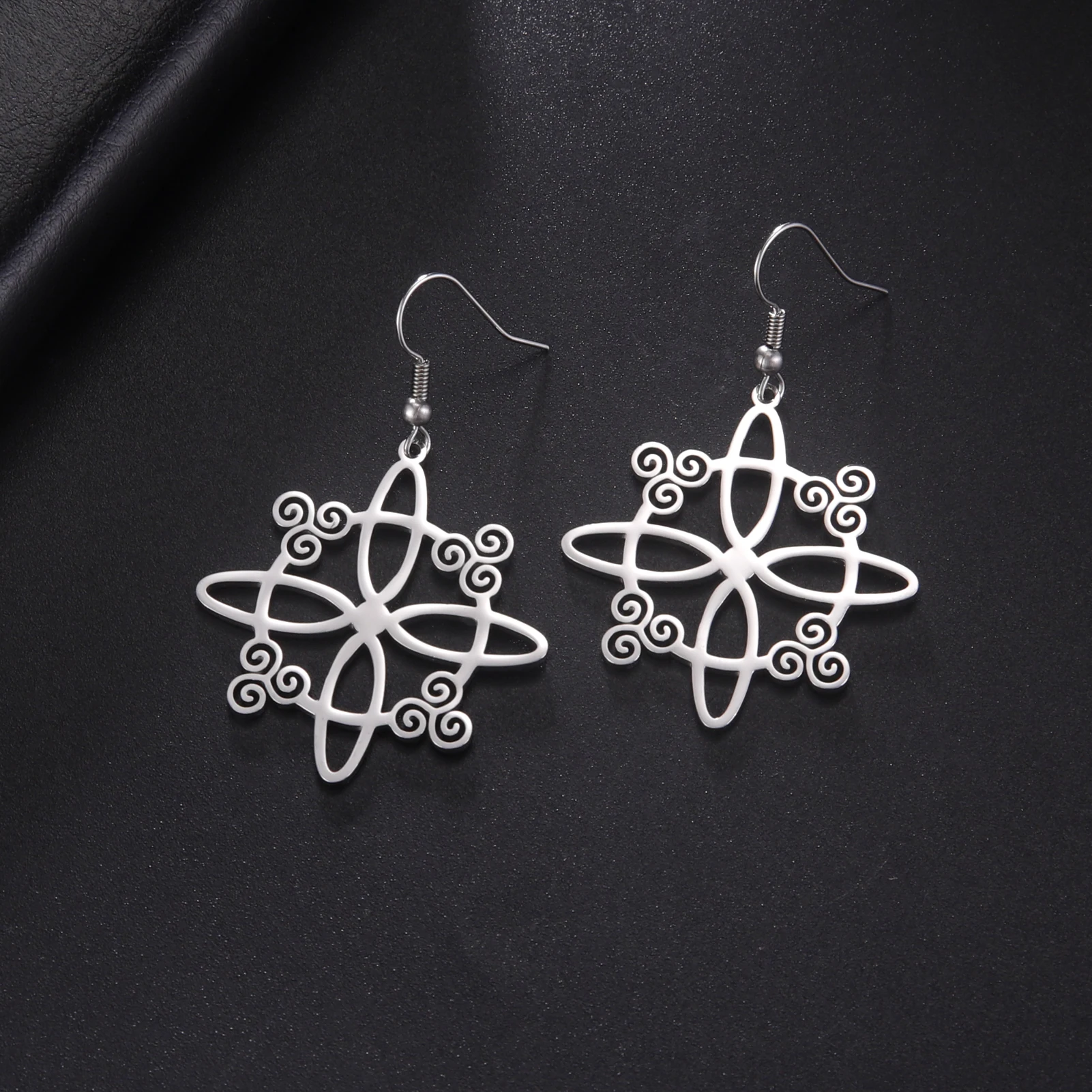 Orecchini celtici con pietra di luna: gioielli in argento antico