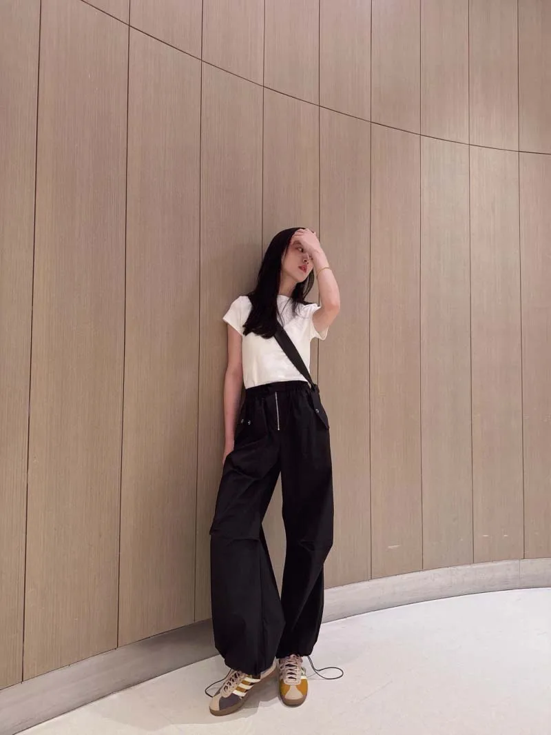 

Street punk high street motorcycle workwear style, fashionable and casual trend temperament, versatile loose wide leg pants