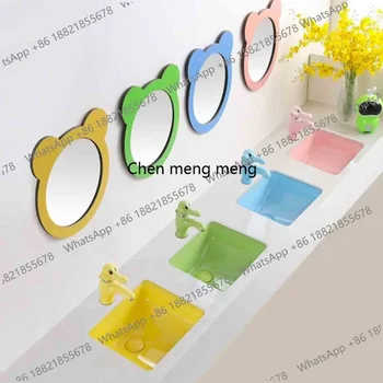 อ่างล้างหน้าเด็กแบบเซรามิกสีสันสดใสสำหรับโรงเรียนอนุบาล รุ่นใหม่ล่าสุด ทรงสี่เหลี่ยม แบบฝังใต้เคาน์เตอร์ ลายการ์ตูนน่ารัก ขนาดเล็ก 2