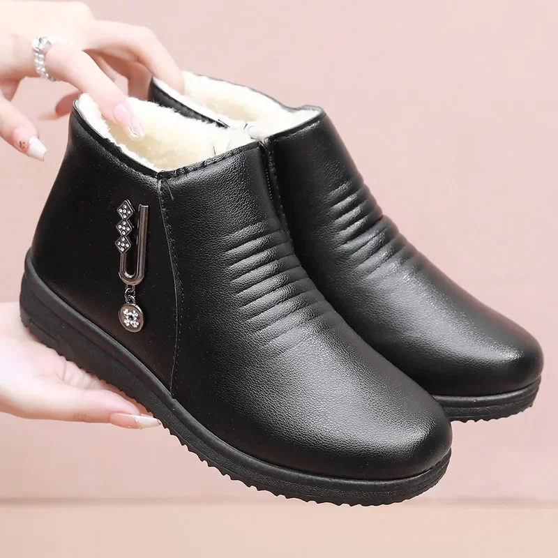 Winter Warm Fleece-Lined Cotton Shoes For Middle-Aged And Elderly Women Soft Sole Short Boots Flat Footed Mom Shoes Chinese Styl