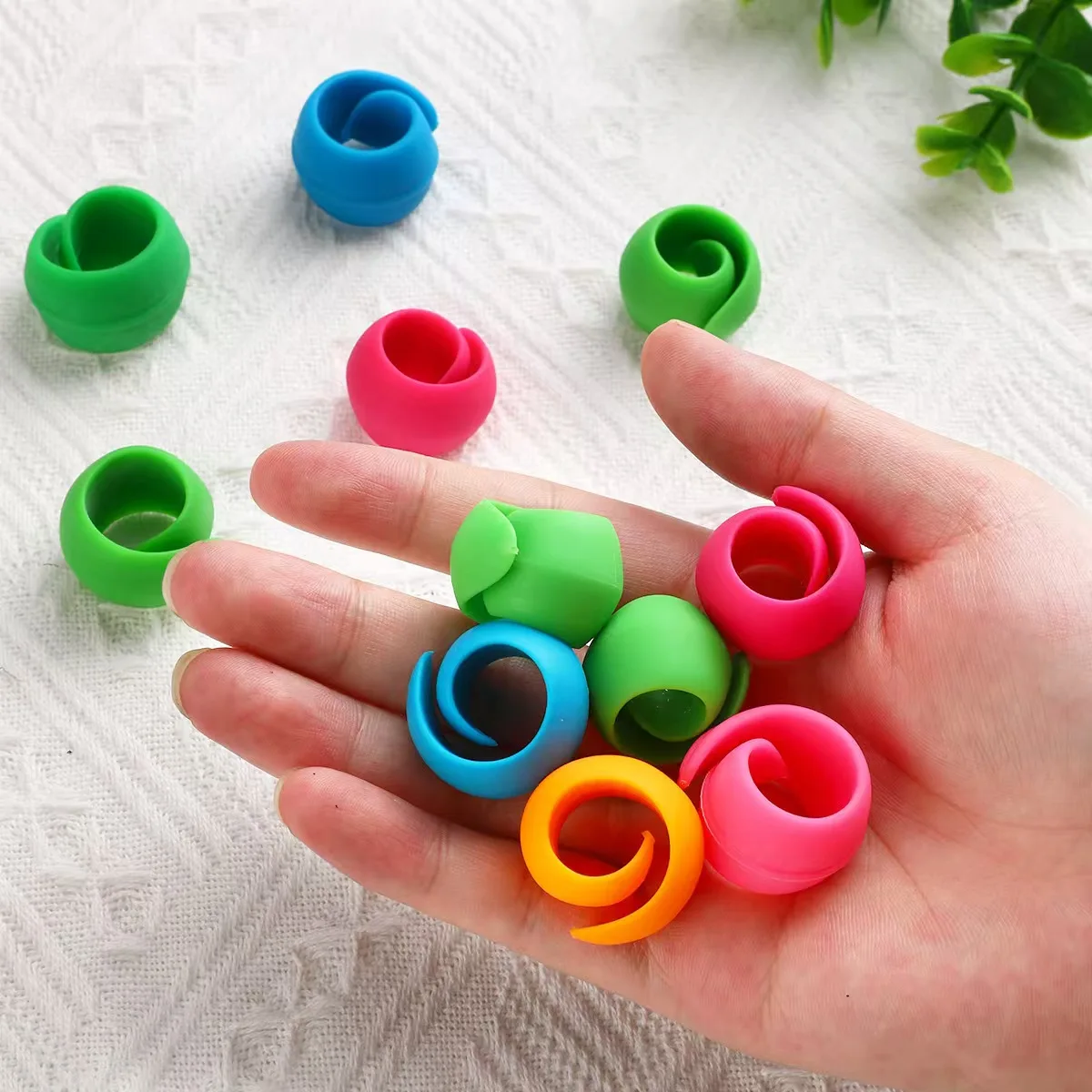 Silicone Thread Clips Set-4/12/24pcs Defense Head Detached Spool Fixed Shuttle Core Clips for Embroidery Storage Thread Head