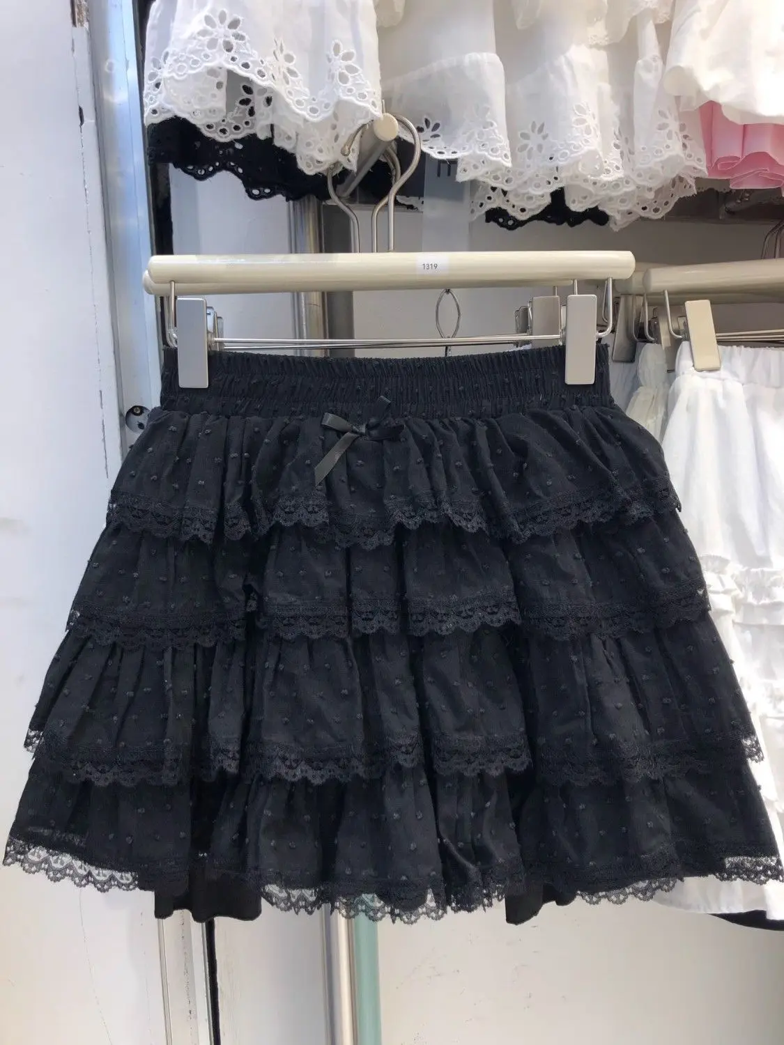 売れ筋商品|||スカート 黒 ブラック ミニ レース ハイウェスト パッチワーク レディース ウエストレースミニスカート | 【FOREVER 21 JAPAN