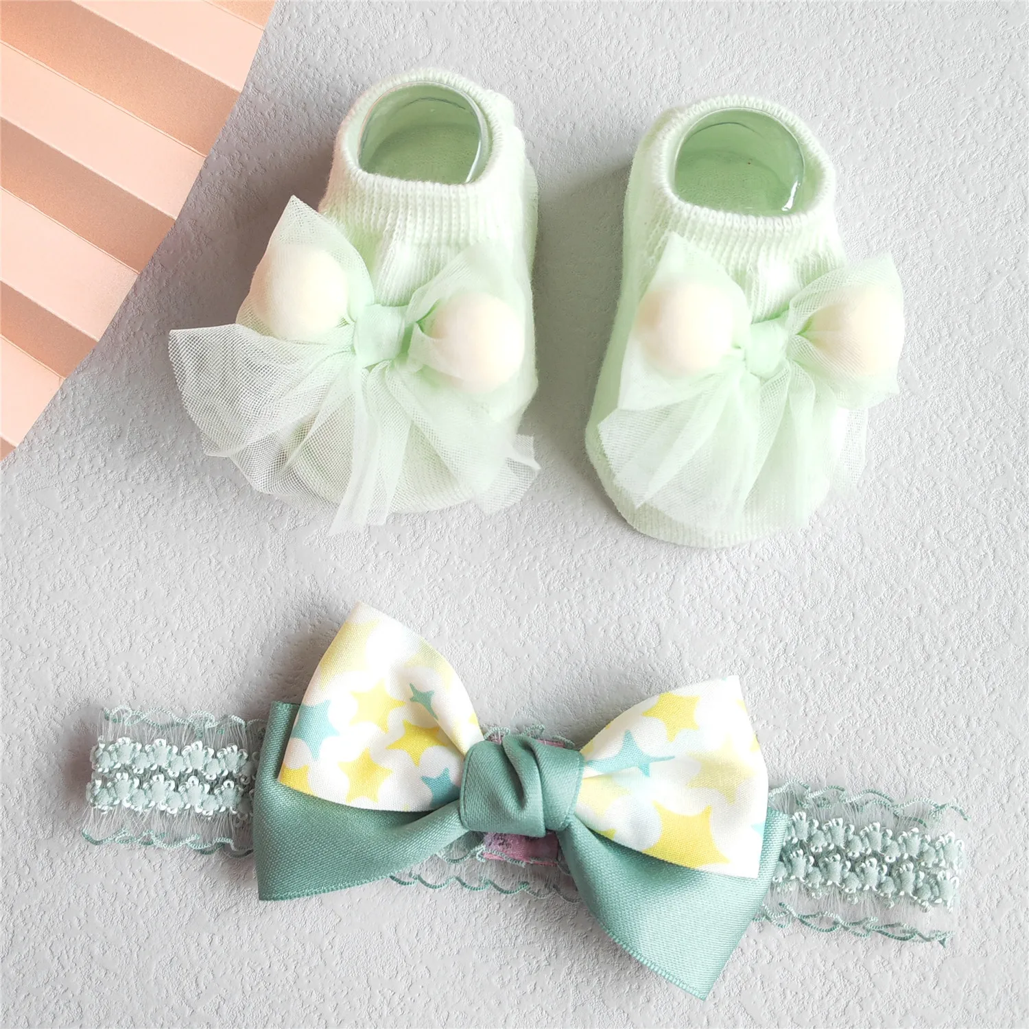 Ensemble 2 pièces bandeau et chaussettes pour bébé fille