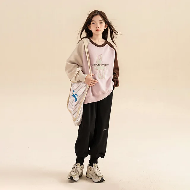 귀여운 소녀 위한 가을철 완벽한 맨투맨