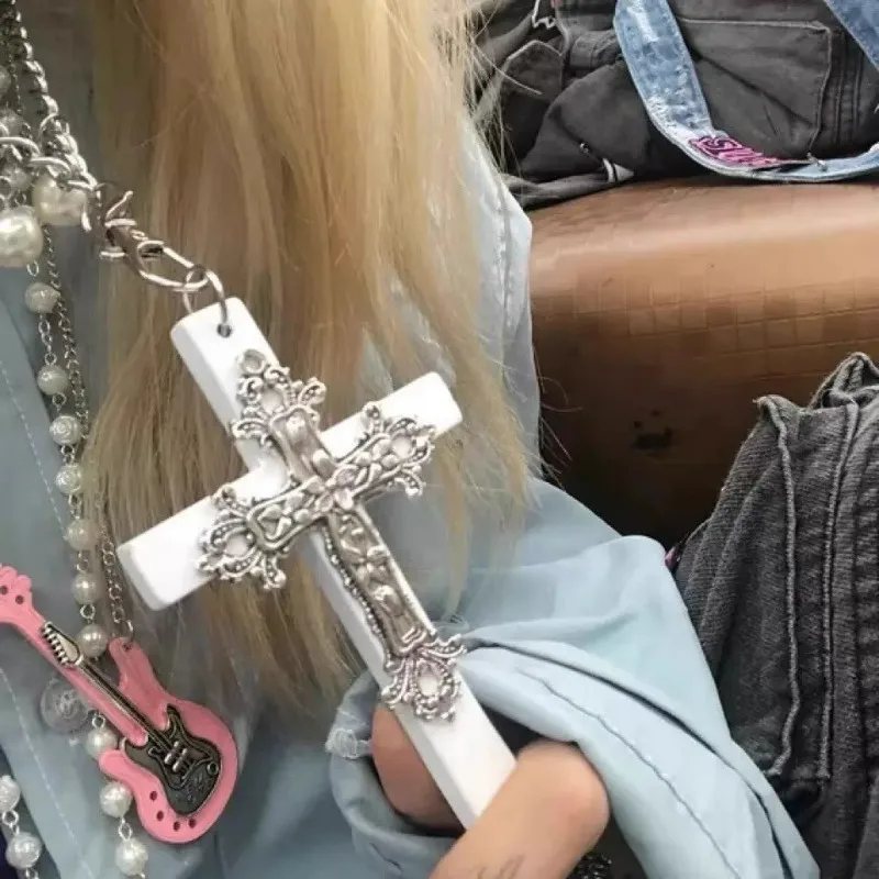 Y2K Wood Cross Black Drill Pendant Necklace for Women Men Fashion Vintage Cool Spicy Girls Hip Hop Necklace Party Jewelry Gifts 2