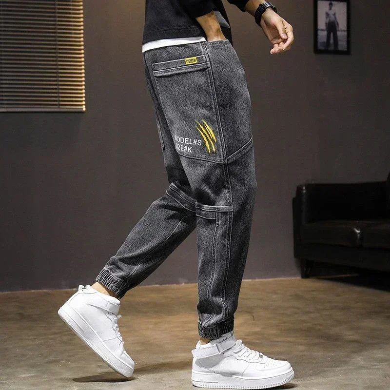 thumbnail image 1 of Pantalones vaqueros cargo para hombre, pantalones de invierno negros con bolsillos estampados, ajustados, de alta calidad, estilo coreano, de talla grande, 1 of 4