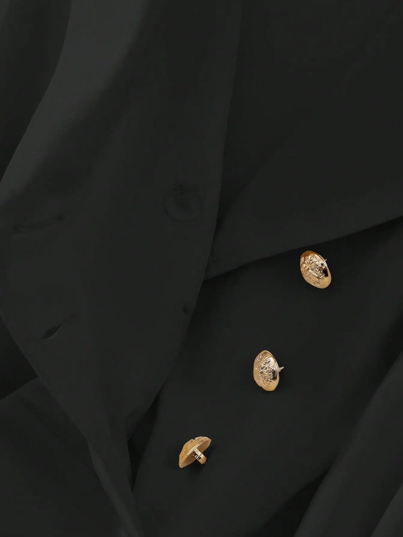 فستان نسائي أنيق بطول متوسط، مناسب للتنقل إلى العم...