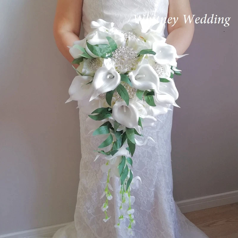 whitney-bouquet-rose-cascading-bouquet-white-calla-lily-with-green-leafs-diamond-ramos-de-novia-en-cascada-بوكيه-ورد-للعروس