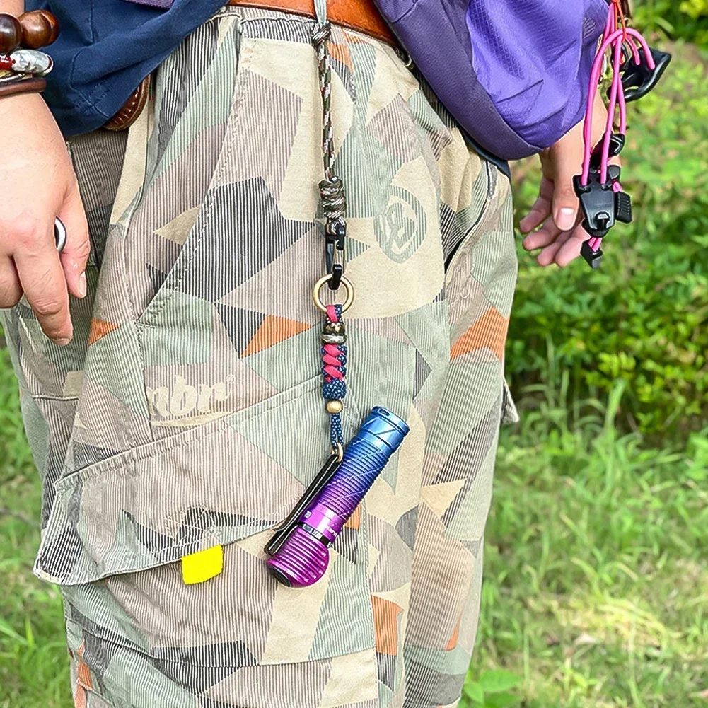 1Pc Paracord Keychain Braided Nylon Lanyard Metal Triangle Buckle Keychain High Strength Parachute Cord Carabiner Random Color