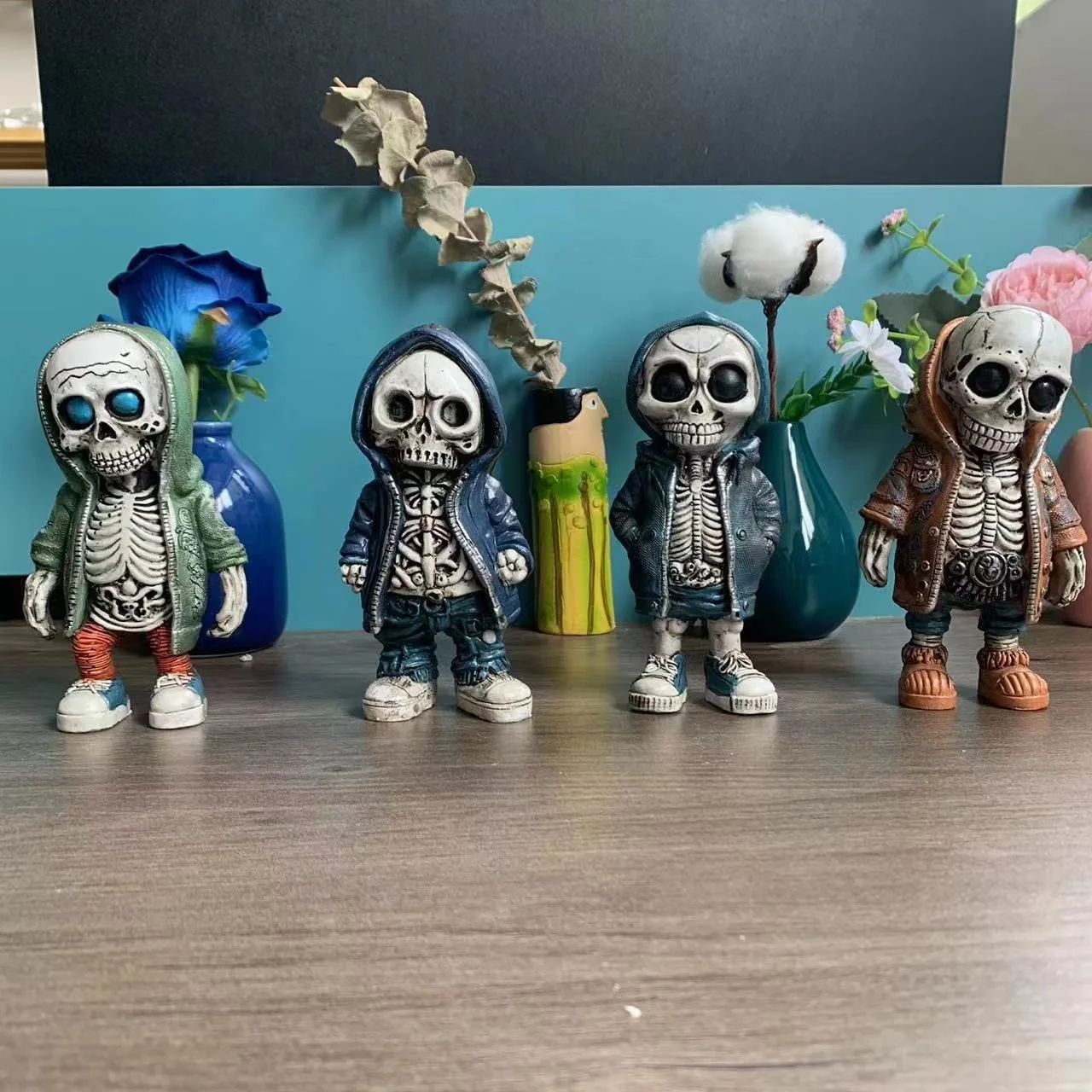 Skeleton Figurine Skull Resin Statue Cool Skeleton Decorative for Desk Decor Display Auto Rearview Mirror Pendant Accessory