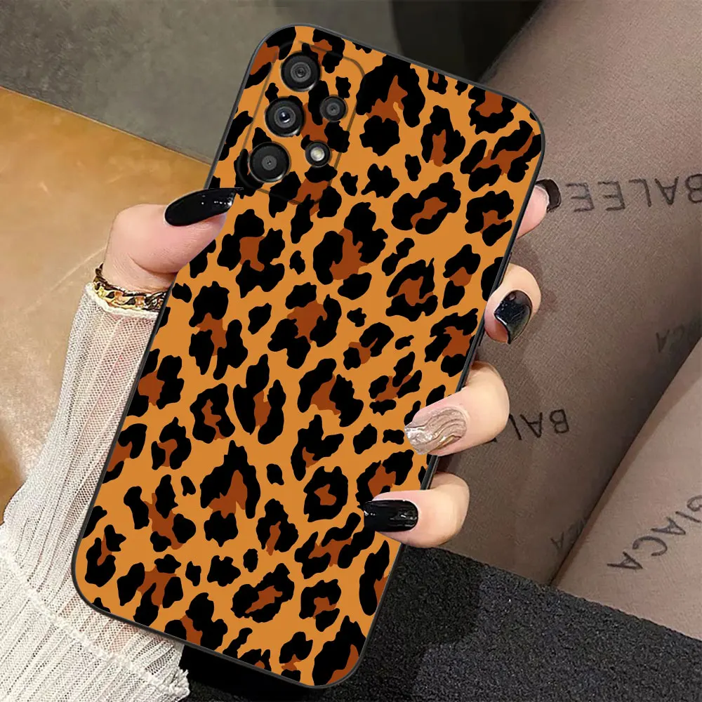 Chic Leopard Print Phone Case