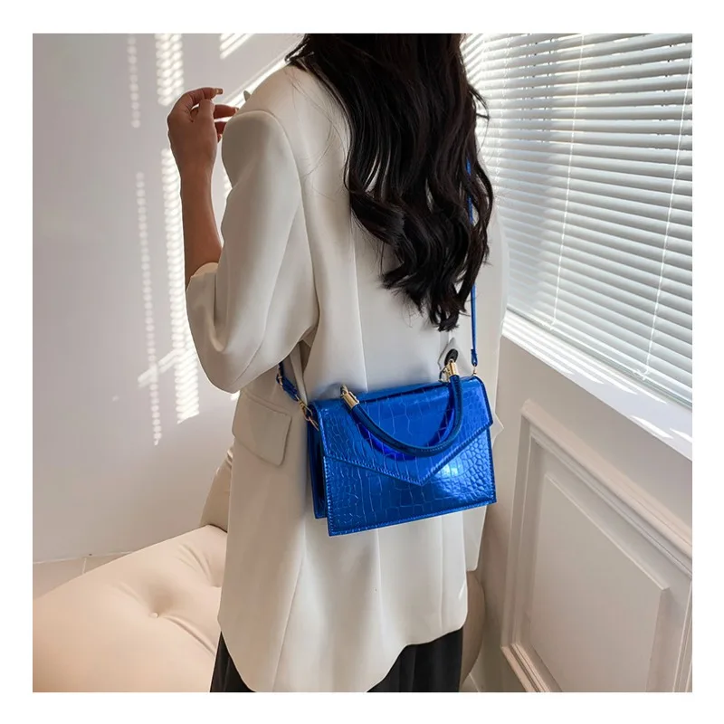 Рисунок 2 - Маленькая Яркая модная сумка через плечо