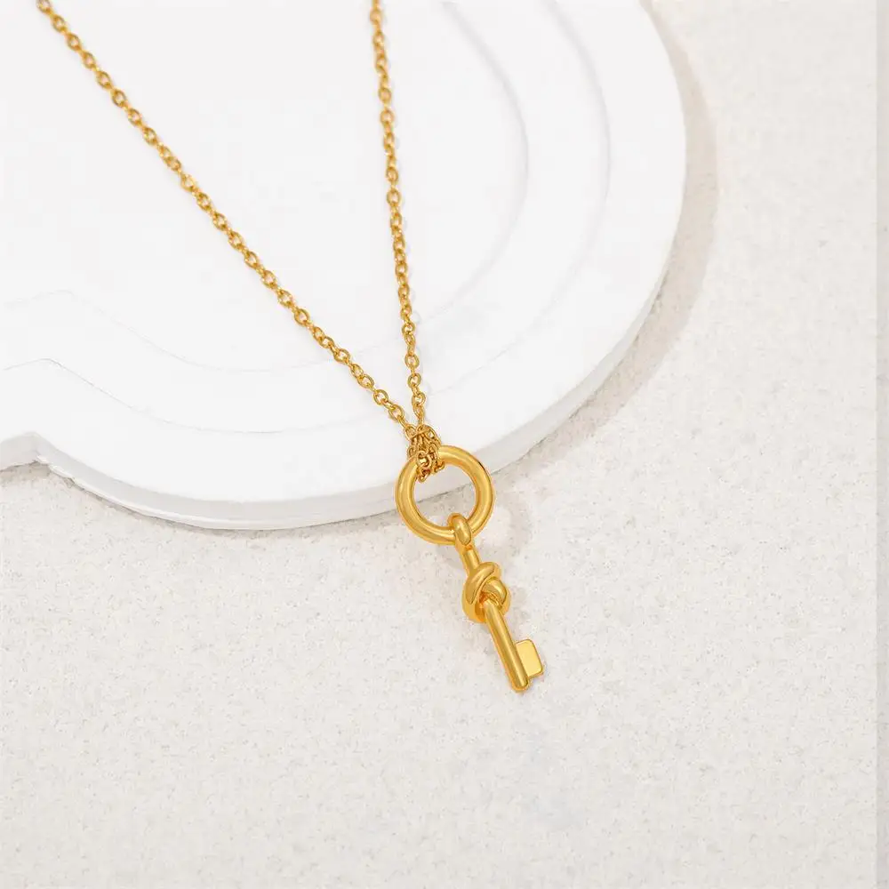 Creative Key Pendant Neckalce Waterproof Gold Color Geometric Knot Sweater Chain Necklaces Classics Designer Jewelry 2025 New