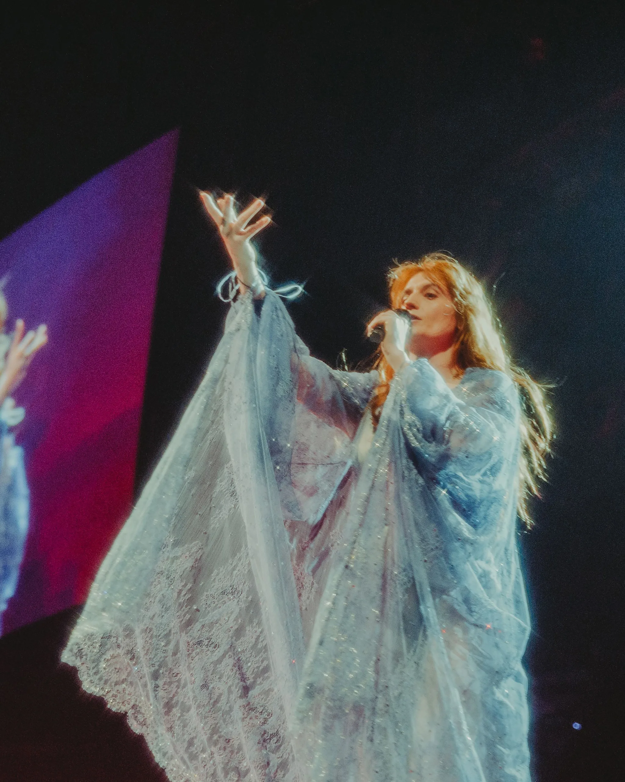 thumbnail image 1 of Póster fotográfico de concierto de la cantante británica Florence Welch, impresiones en lienzo, arte de pared para la habitación del hogar, para fanáticos de la música de Florence Welch, 1 of 5