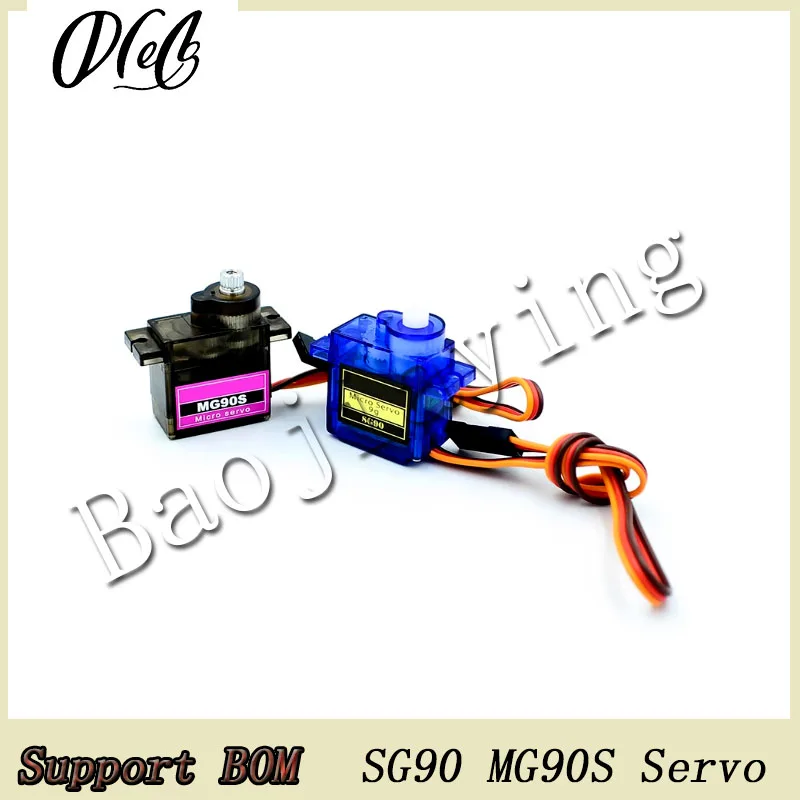 Servo MG90S en position 180° avec ses engrenages métalliques visibles, idéal pour projets RC.