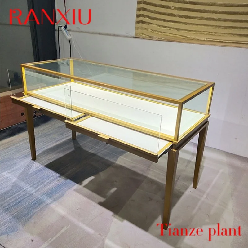 Рисунок 5 - Роскошный позолоченный шкаф для