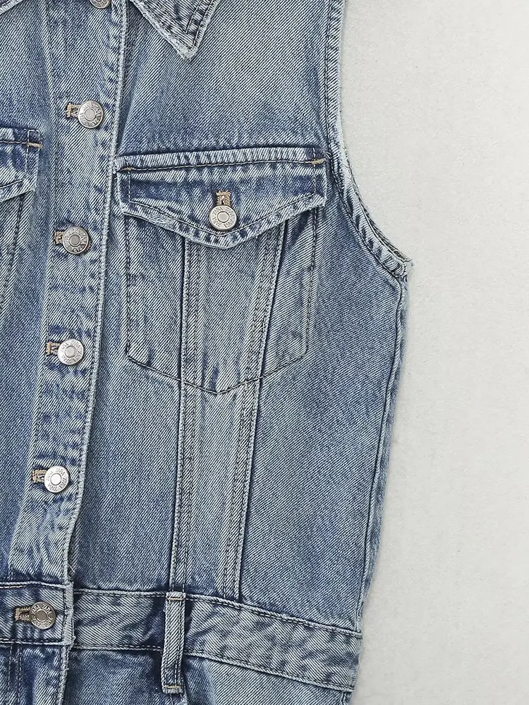 Рисунок 3 - Женский джинсовый комбинезон с карманами