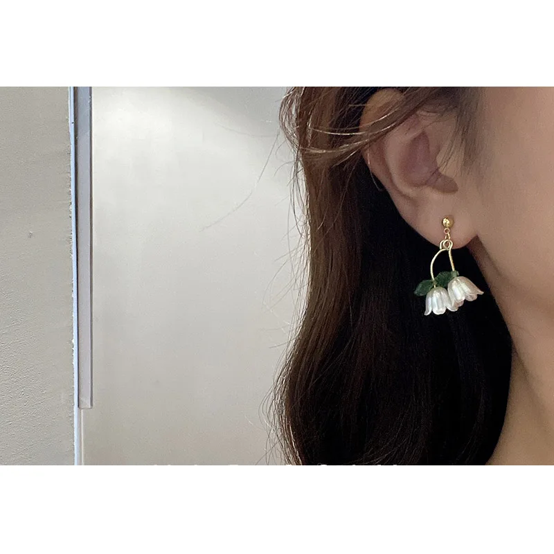 Chinese Style Lily Bell Orchid Pearl Clip Earrings Temperament White Tulip Shell Petal Flower Clip Earrings Without Piercing ear clip earrings,clip earrings,ear clip