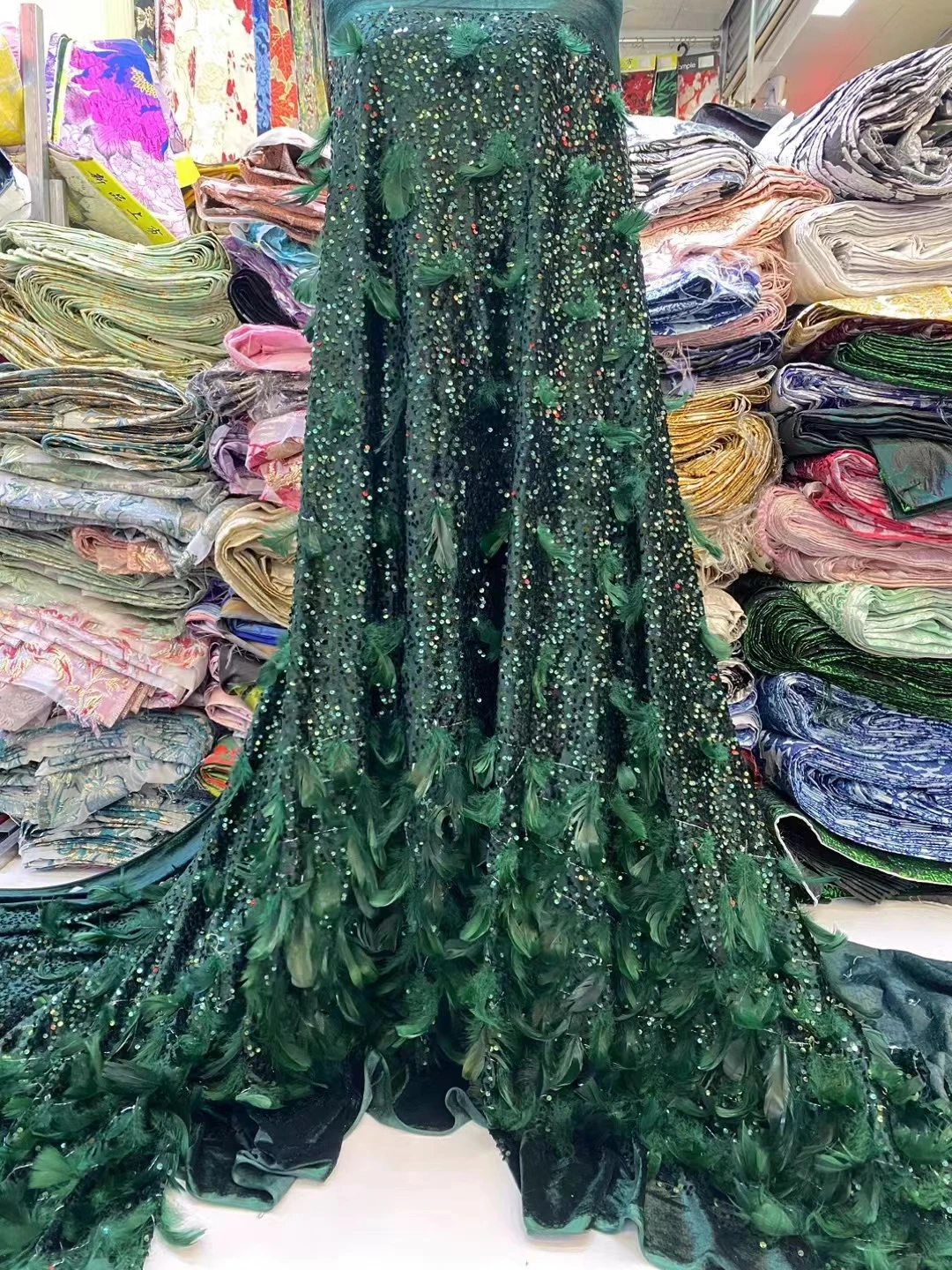 

Latest Luxury Elegant African Lace Fabric Embroidery With Sequins Nigerian Tulle Lace For Wedding Party Long Dress