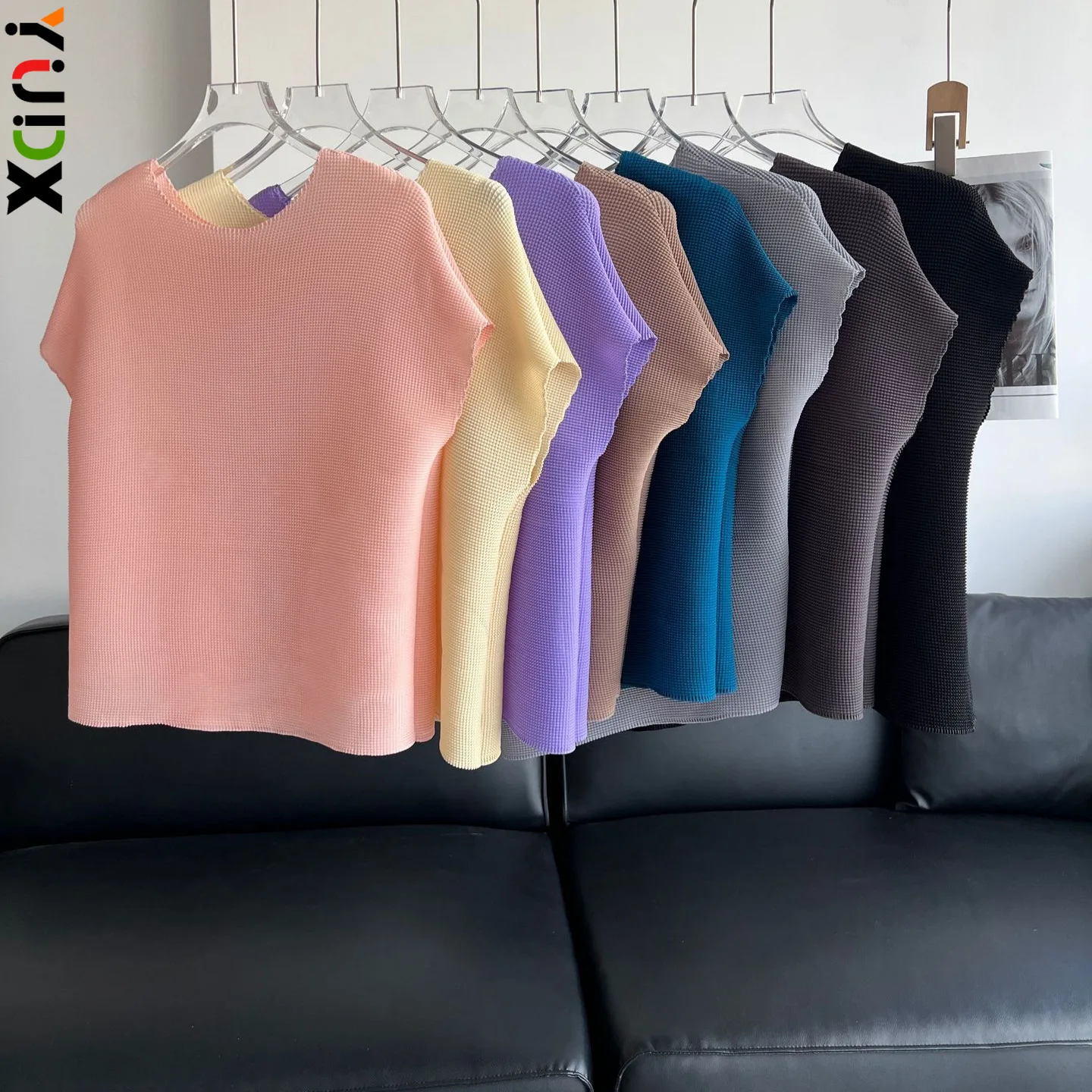 

Женский топ с круглым вырезом и коротким рукавом, модные темпераментные топы, плиссированная свободная Однотонная футболка для отдыха с принтом, Новинка лета 2024