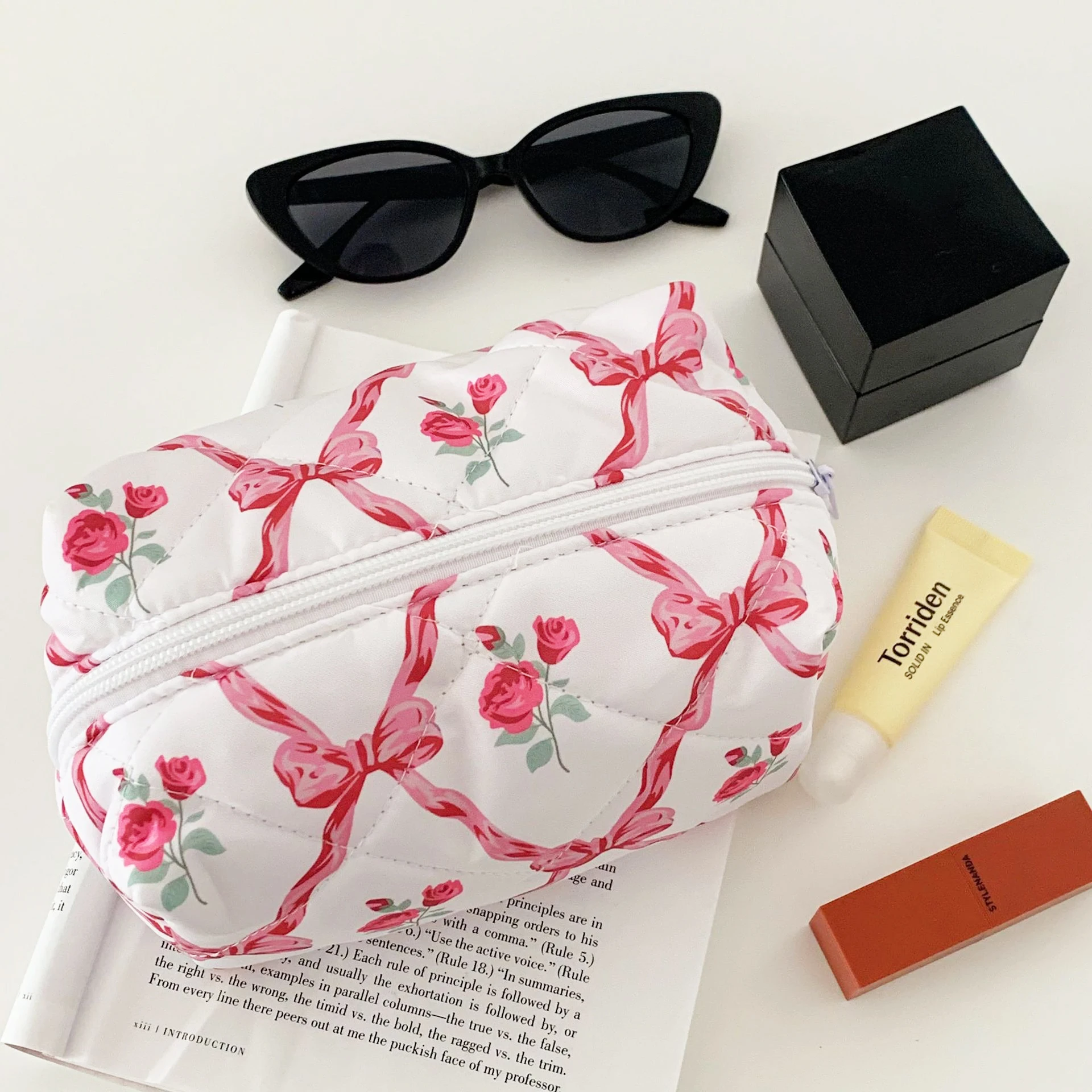 

2024 New Fashion Bow Knot Floral Zipper Cosmetic Bags Women Makeup Bag Toiletry Storage Pouch Ladies Large Capacity Quilting Bag
