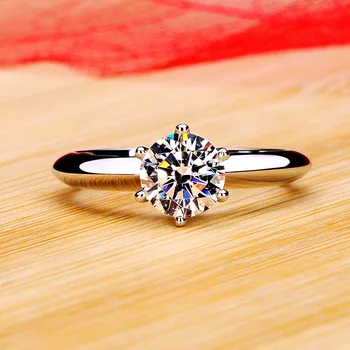 Eternal Radiance: 18K White Gold Color Solitaire Ring with 2 Carat Zirconia Diamant