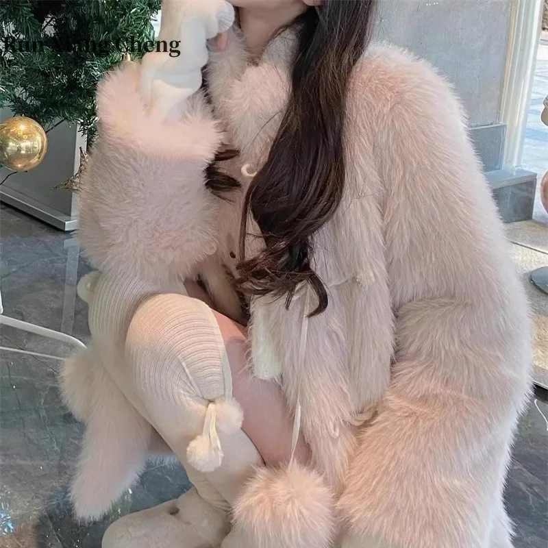 

Runxiangcheng 2023 Autumn New High Grade Environmental Protection Fur Cow Horn Button Fluffy Fashion Age Reducing Women's Fur