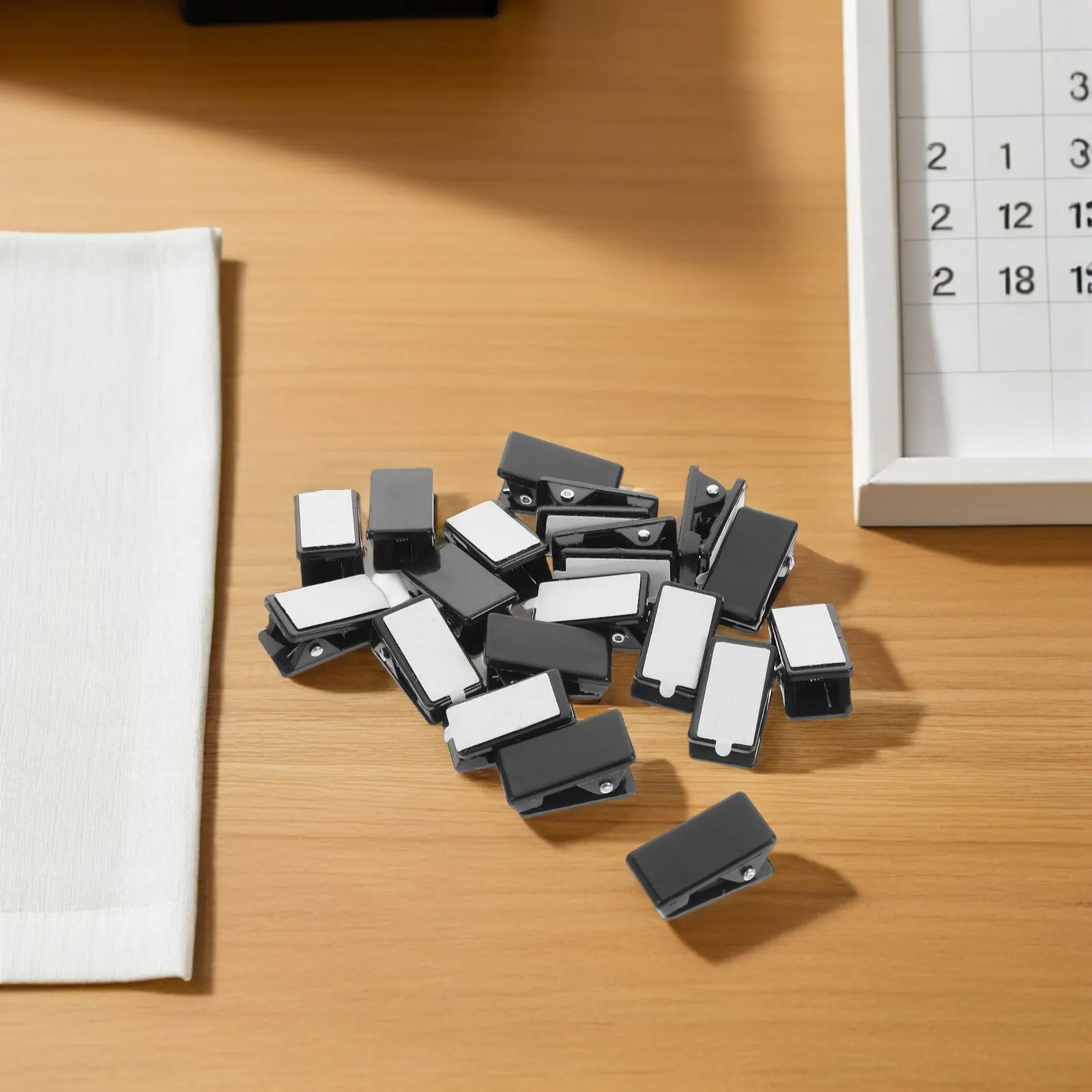 20Pcs 미니 자체 접착식 벽걸이 클립 사진용 검정색 스티커 클립 포스터 사무실 파일 정리용 태피스트리 벽걸이