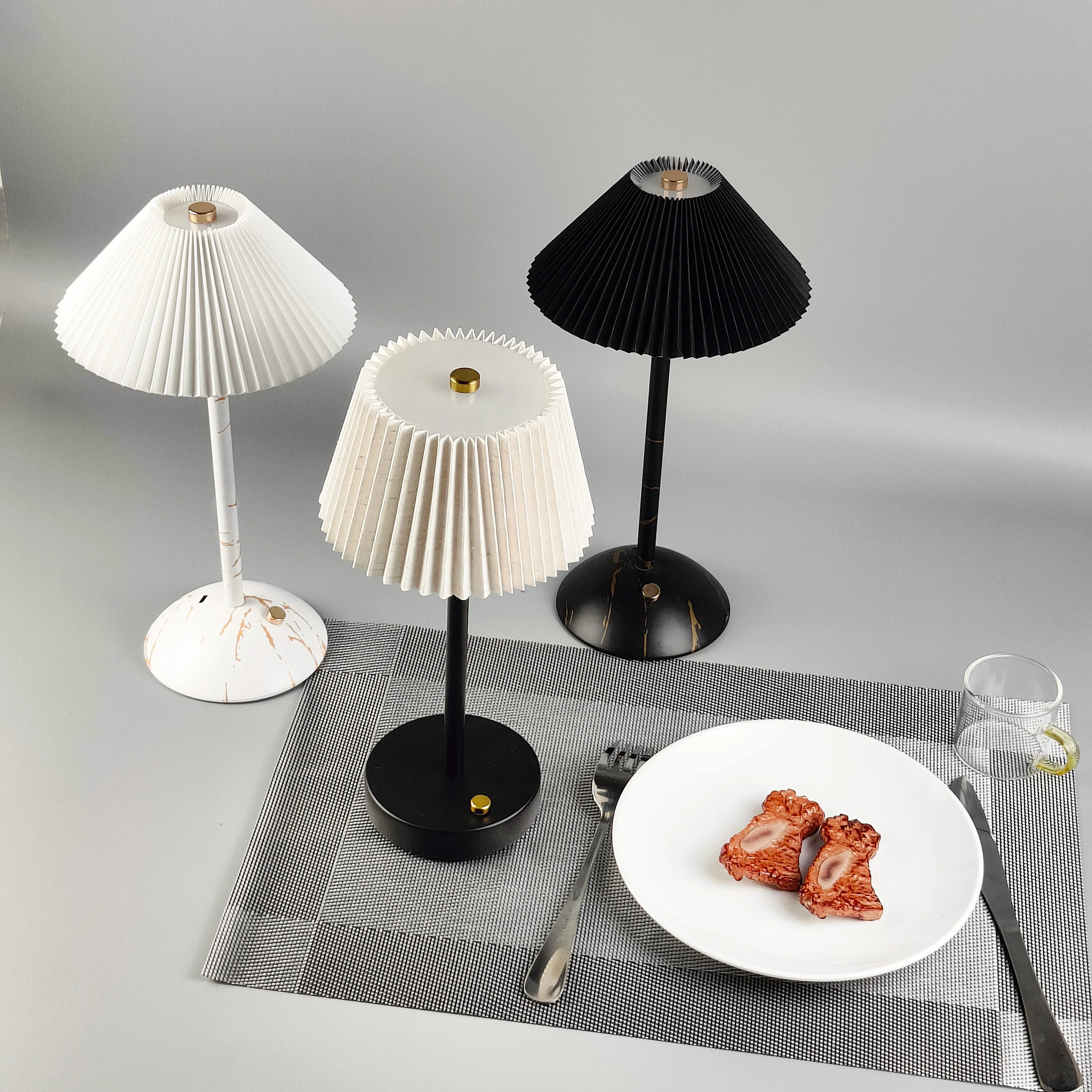 

Wireless Table Lamp Touch Sensor Rechargeable Desktop Night Light LED Reading Lamp for Restaurant Hotel Bar Bedroom Decor Light