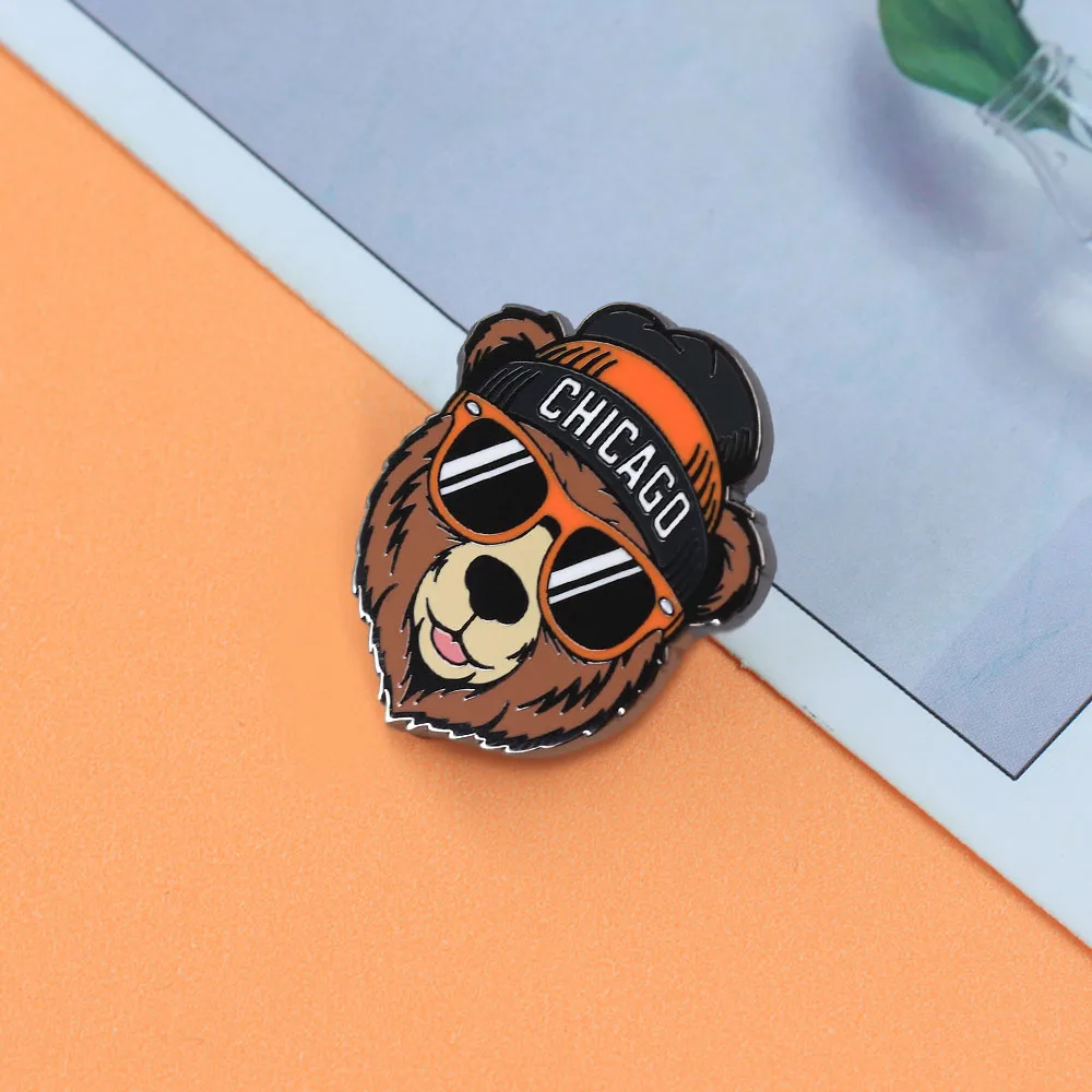 Chicago Bears Coole Sonnenbrillen Strickmützen Emaille-Pins Retro-Sportbroschen Rucksäcke Jacken Hüte Accessoires Fußball-Fan-Geschenke – Detail 10