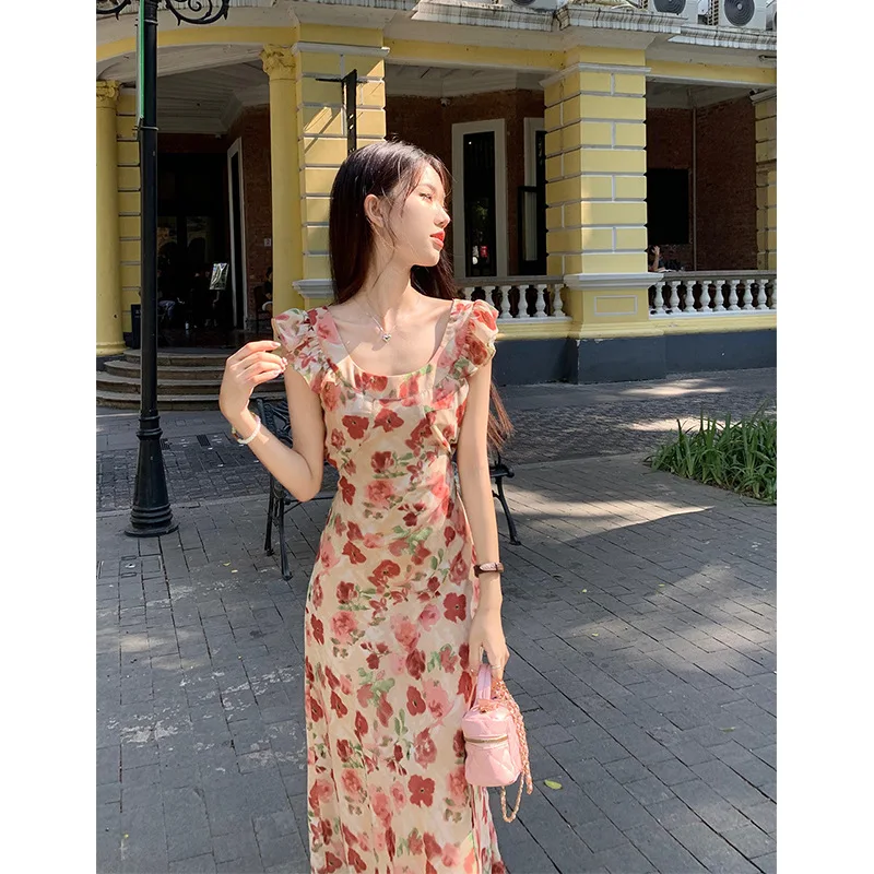 

Summer 2024 Vacation Style Small Flying Sleeves Slim Fit Fragmented Flower Dress Summer French Retro High Waist Dress Mid Length