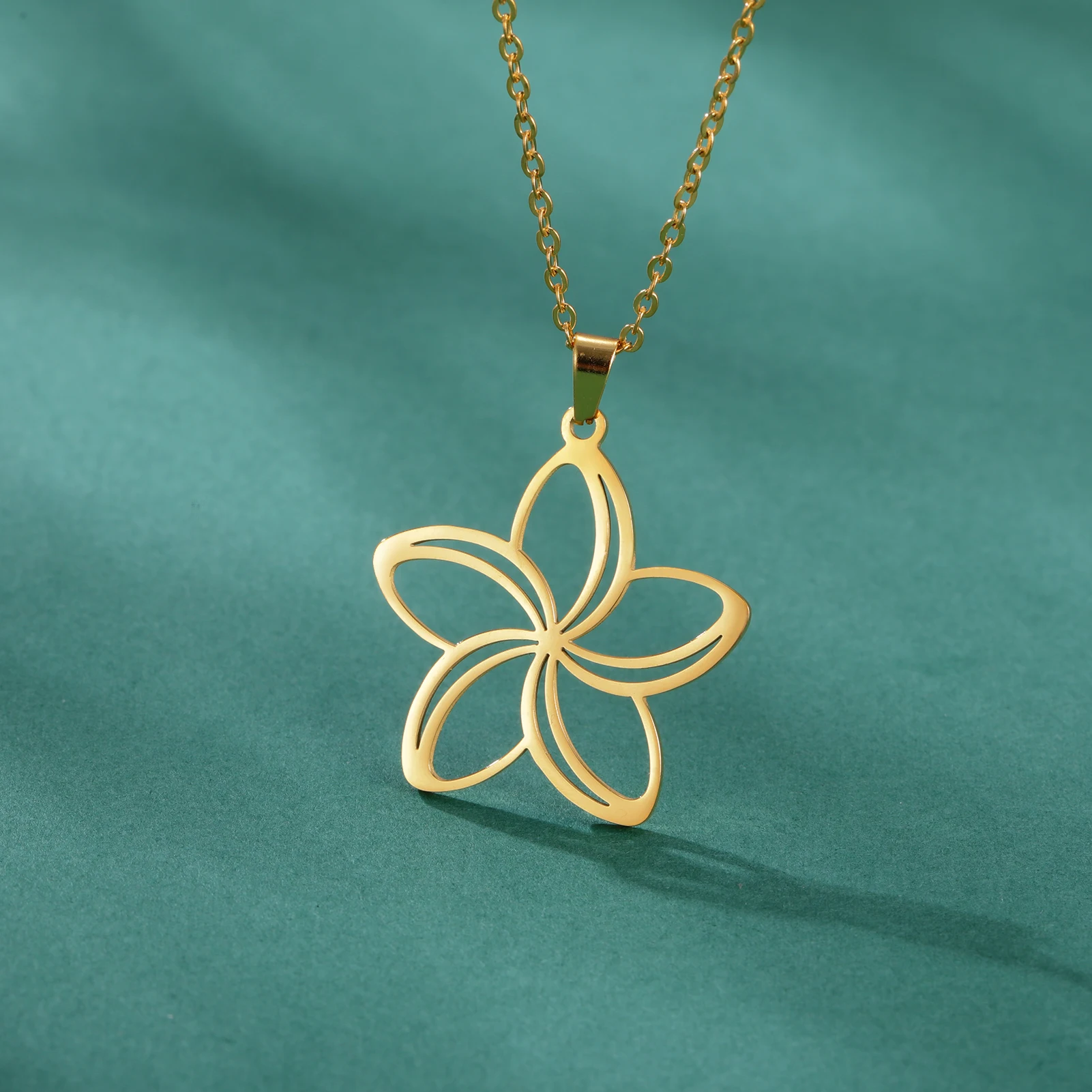Skyrim Flower Pendant Necklace Image 2