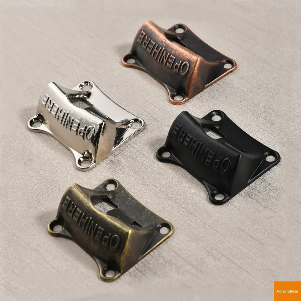 バーの壁に取り付けられた金属製の栓抜き,ハンギングビール