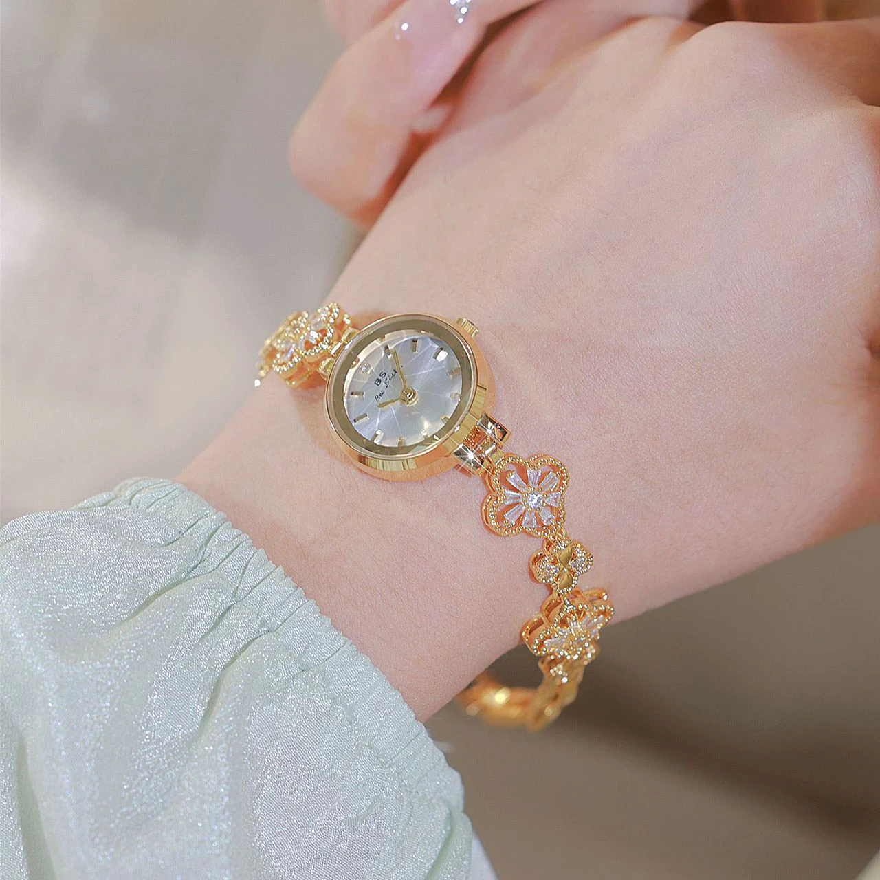 New Luxury Ladies Watch Gold Silver Small Bracelet Quartz Wristwatches 2023 Fashion Woman Watch Wrist Gift For Girlfriend